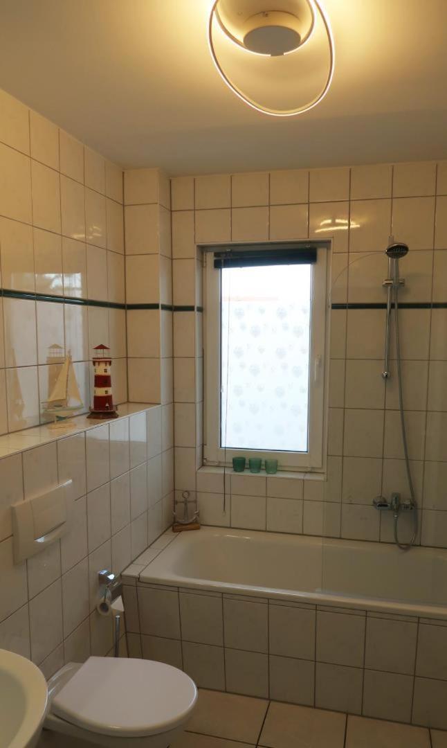 Wohnung 9 Meer-Ruhe Im Haus Stranddistel Komfortable Ferienwohnung Im 1 Og Fuer 4 Personen In Zingst Bagian luar foto